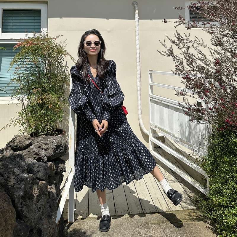 30代ファッション  花柄ティアードロングワンピース