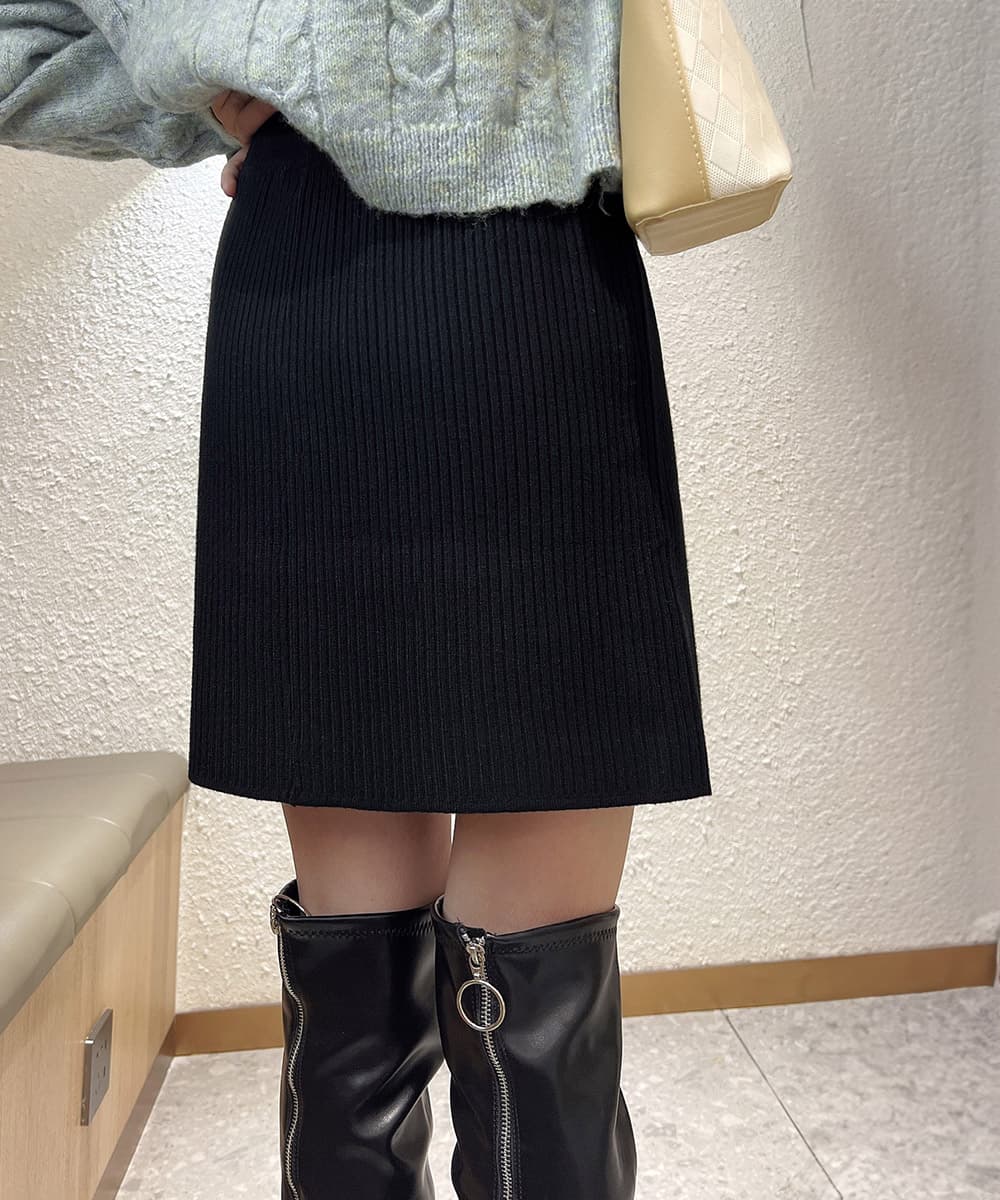 30代ファッション リブニット タイトミニスカート 美脚