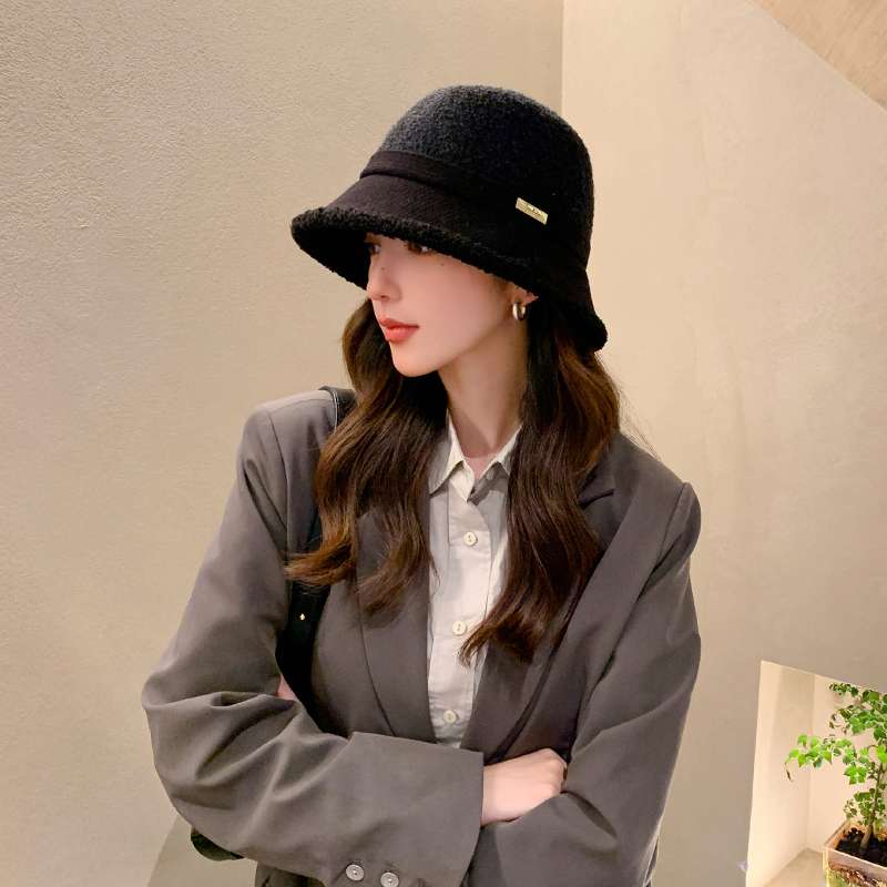 30代ファッション  ふわもこバケットハット