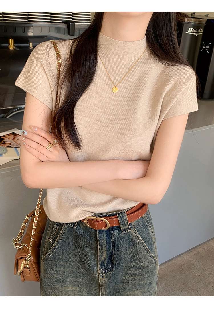 30代ファッション  シンプル上品ハイネックニット