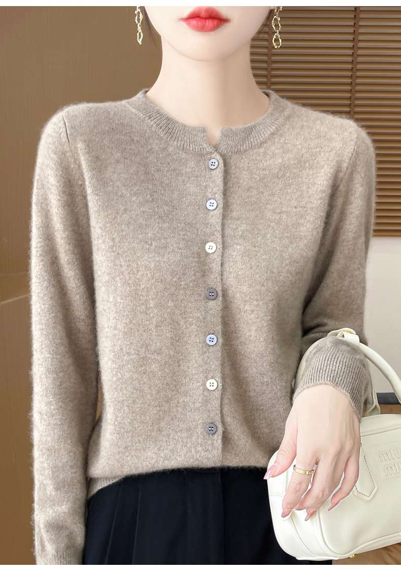 30代ファッション 大人の上品カーディガン