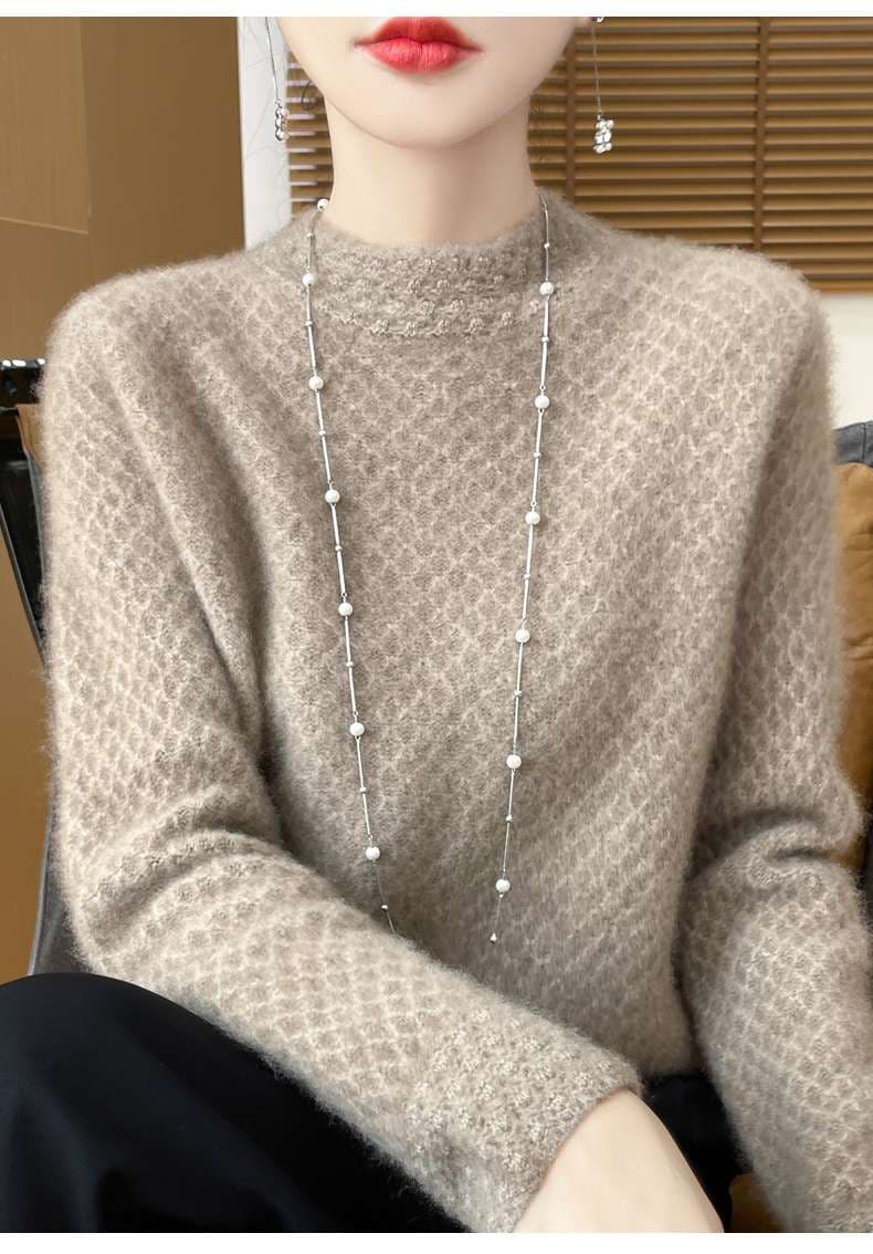 30代ファッション フワモコ質感の透かし編みセーター