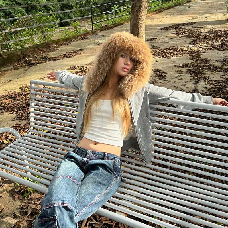 30代ファッション ファーフード付きジップアップパーカー