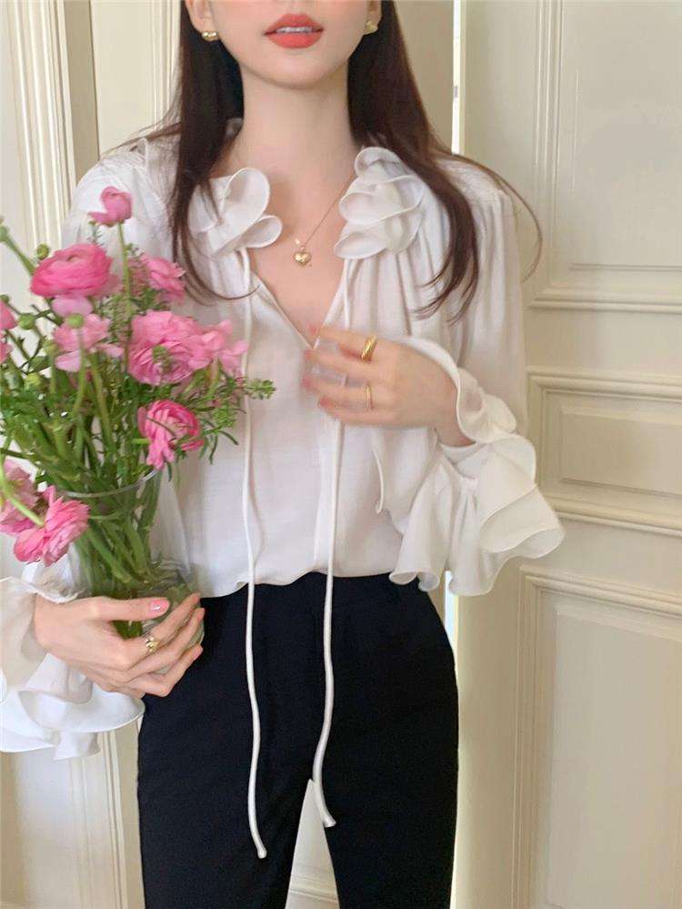 30代ファッション フリルデザイン ロマンティックブラウス