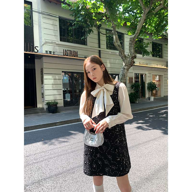 30代ファッション フラワービジューワンピース