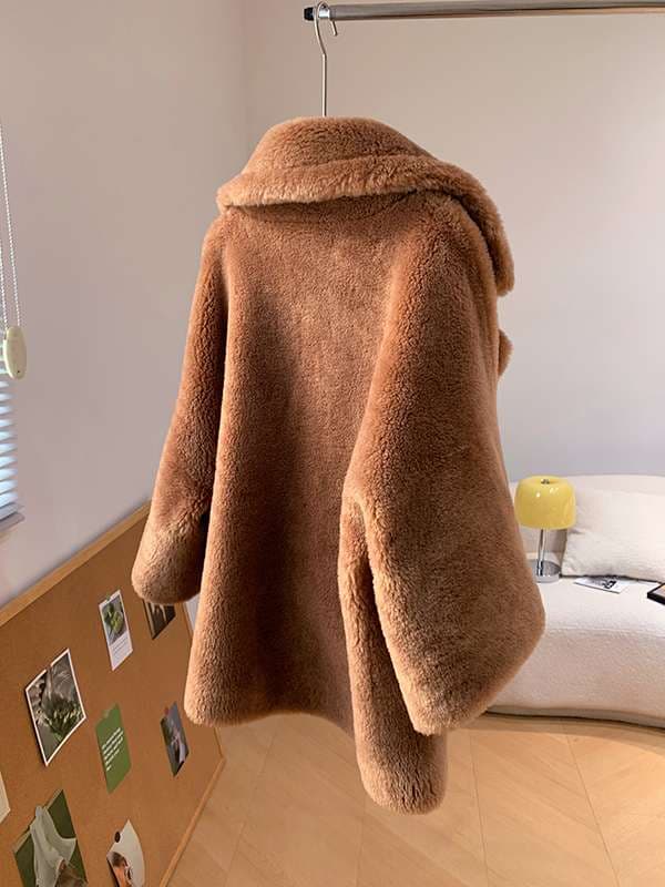 30代ファッション  ふわもこショートコート