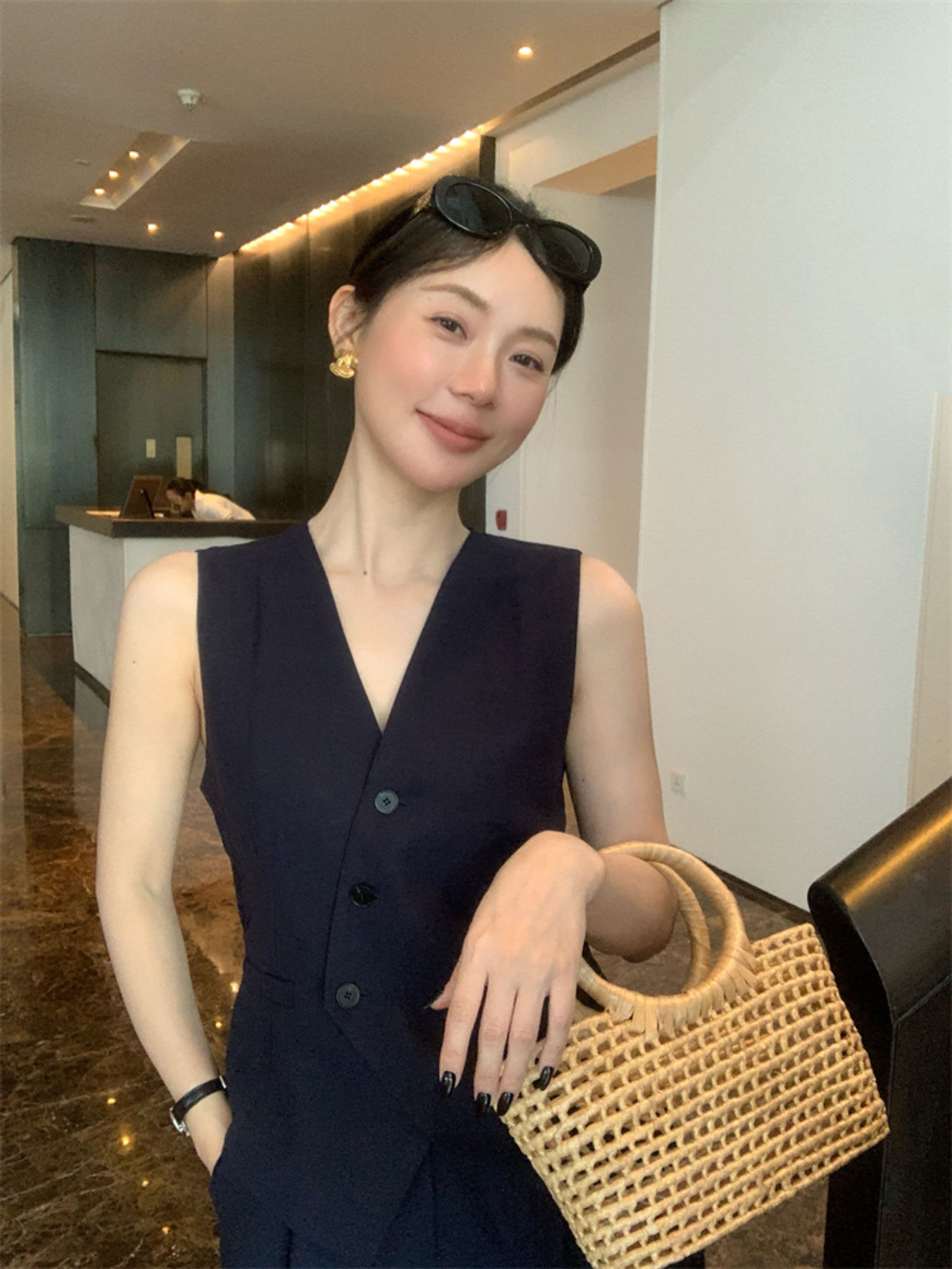 30代ファッション アシンメトリーベスト＆ワイドパンツセット