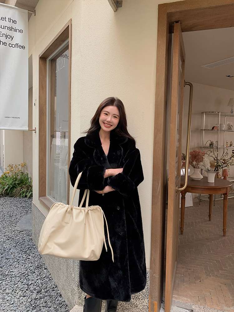 30代ファッション  ふわもこロングコート