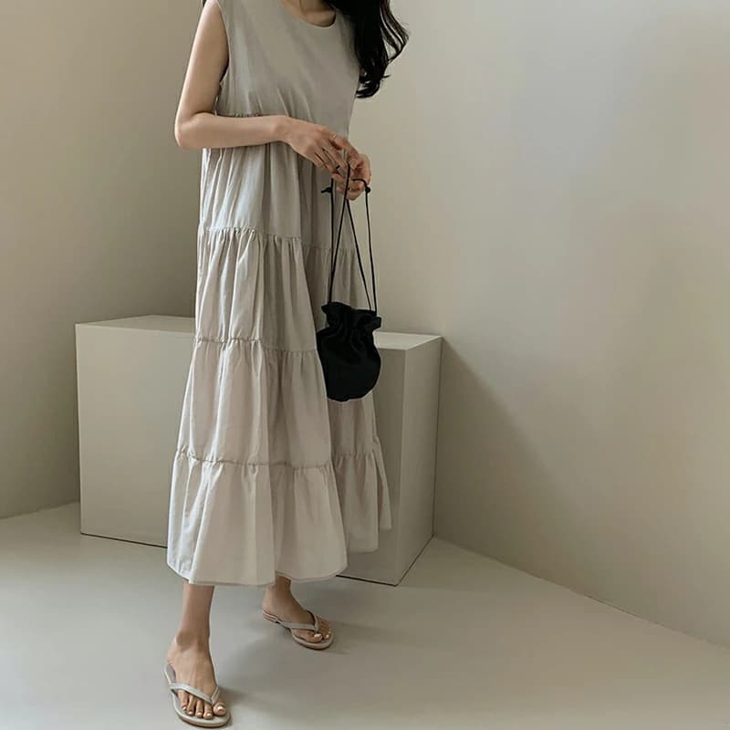 30代ファッション ティアード切替ノースリーブワンピース
