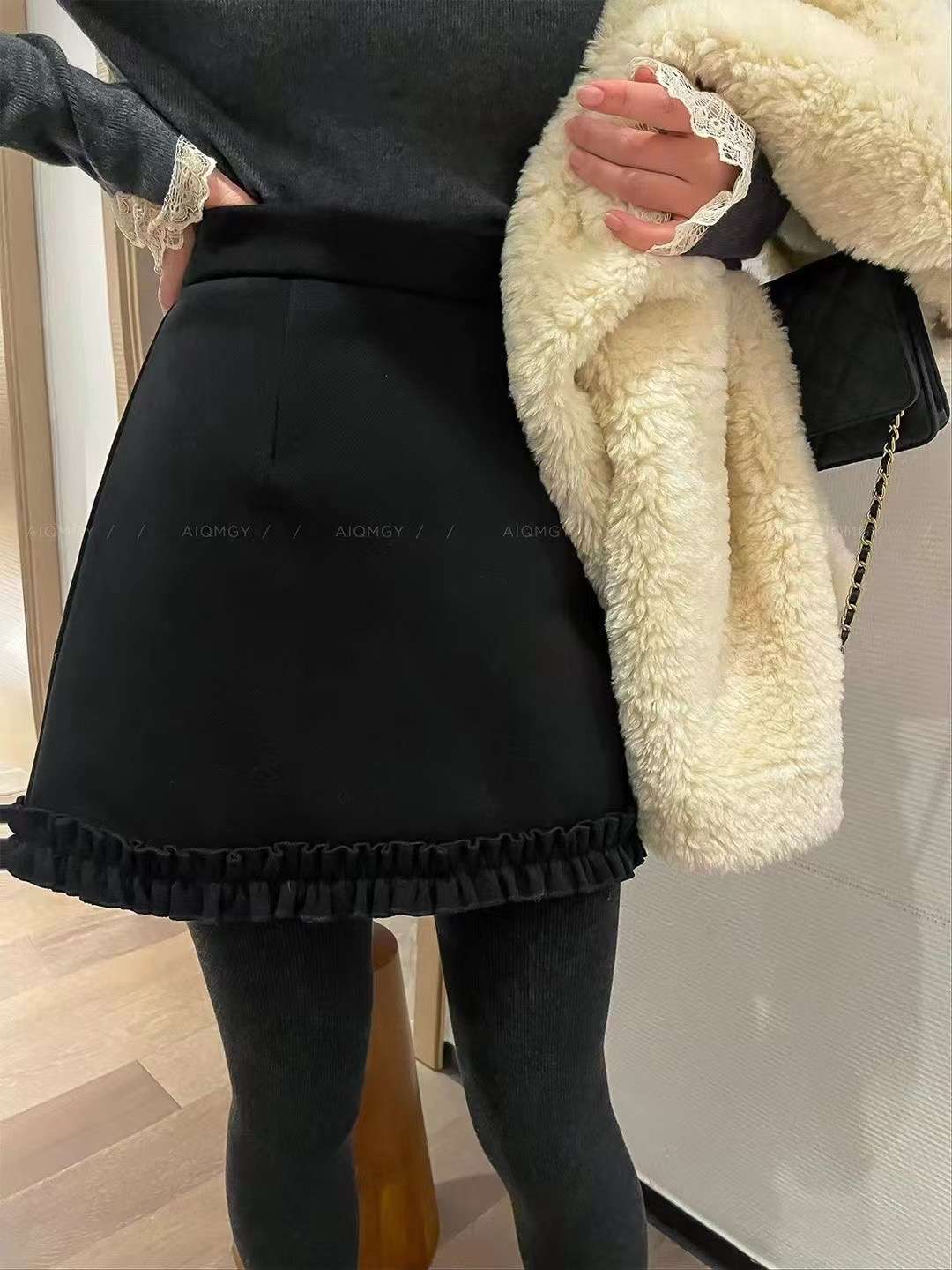 30代ファッション フリル裾フレアミニスカート