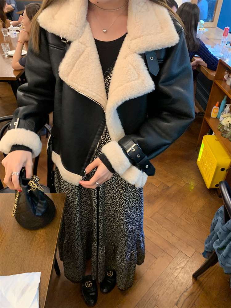 30代ファッション レオパード柄フレアロングワンピース