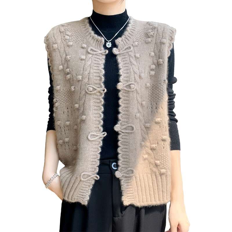 30代ファッション ふわもこ可愛いポンポンベスト