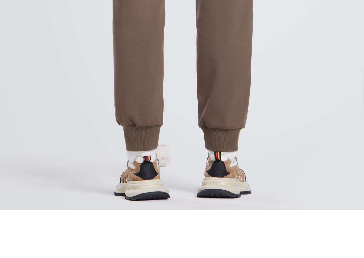 30代ファッション シンプルストレートスウェットパンツ