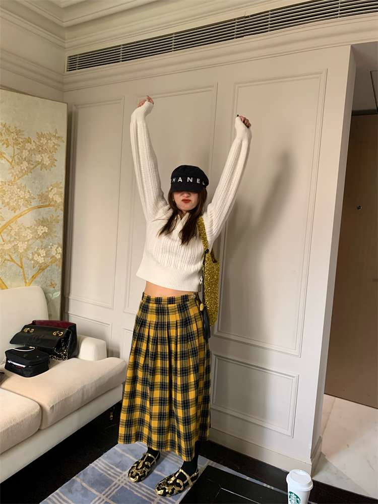 30代ファッション クラシカルプリーツロングスカート