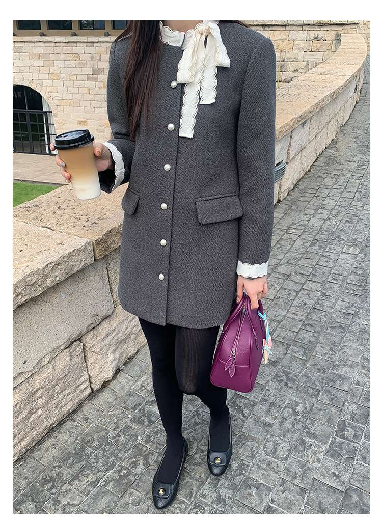30代ファッション 上品な襟付きロングコート