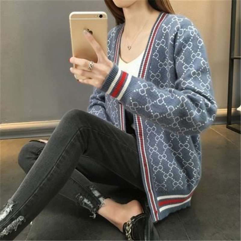 30代ファッション  モノグラム柄カシミヤカーディガン