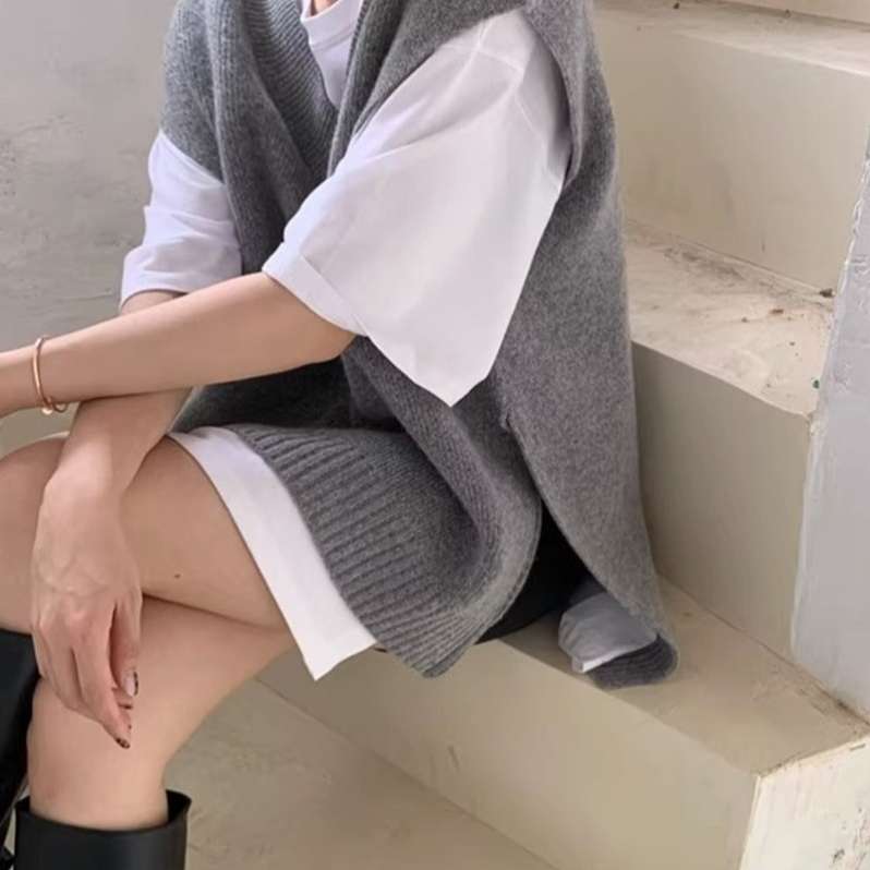 30代ファッション  オーバーサイズVネックニットベスト