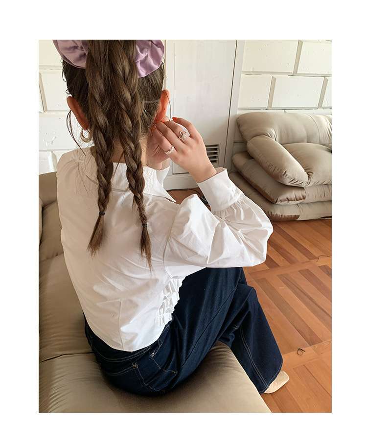 30代ファッション フリルタイプシャツ