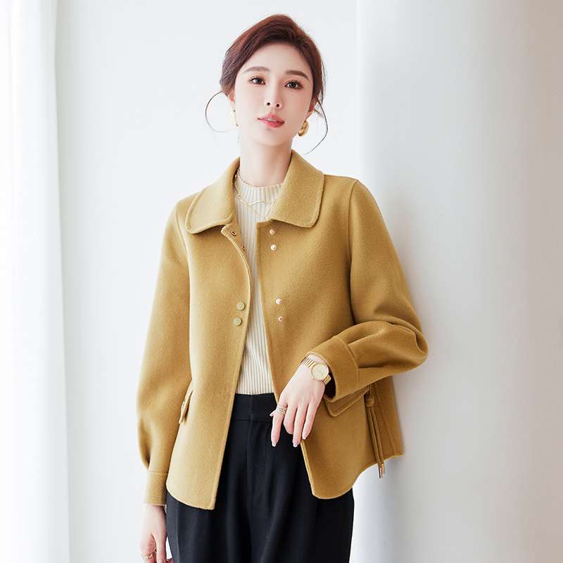 30代ファッション  クラシカルなショート丈コート