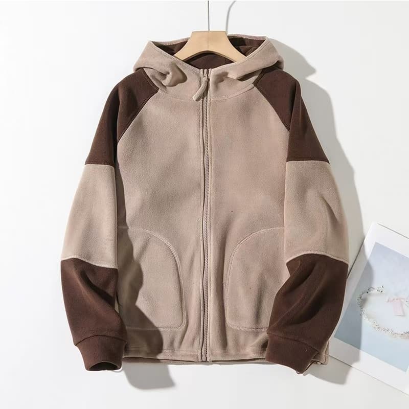 30代ファッション 配色切り替えあったかフーディジャケット
