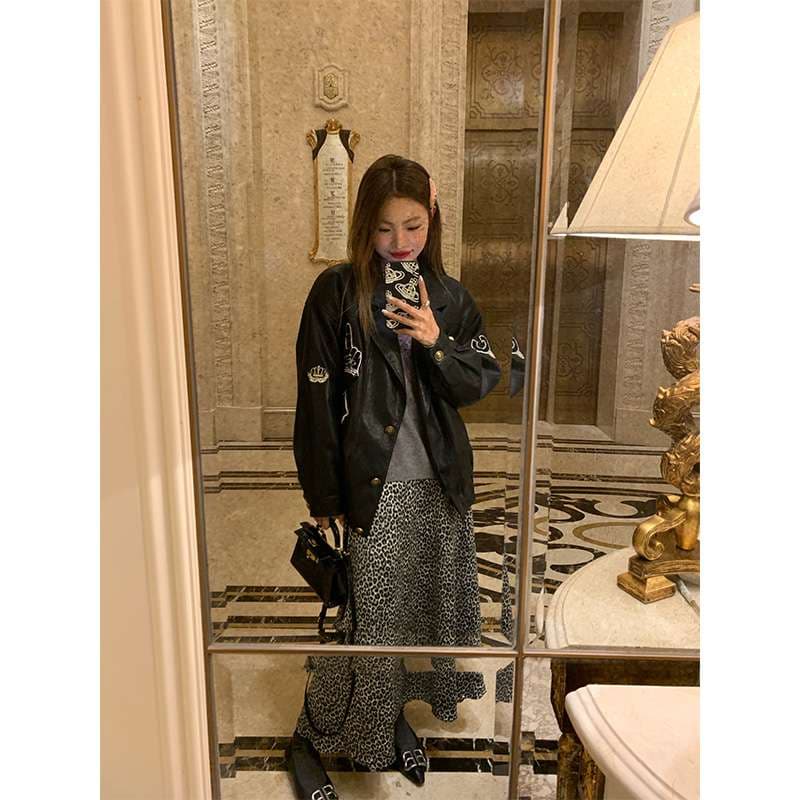 30代ファッション しなやかヒョウ柄マキシスカート