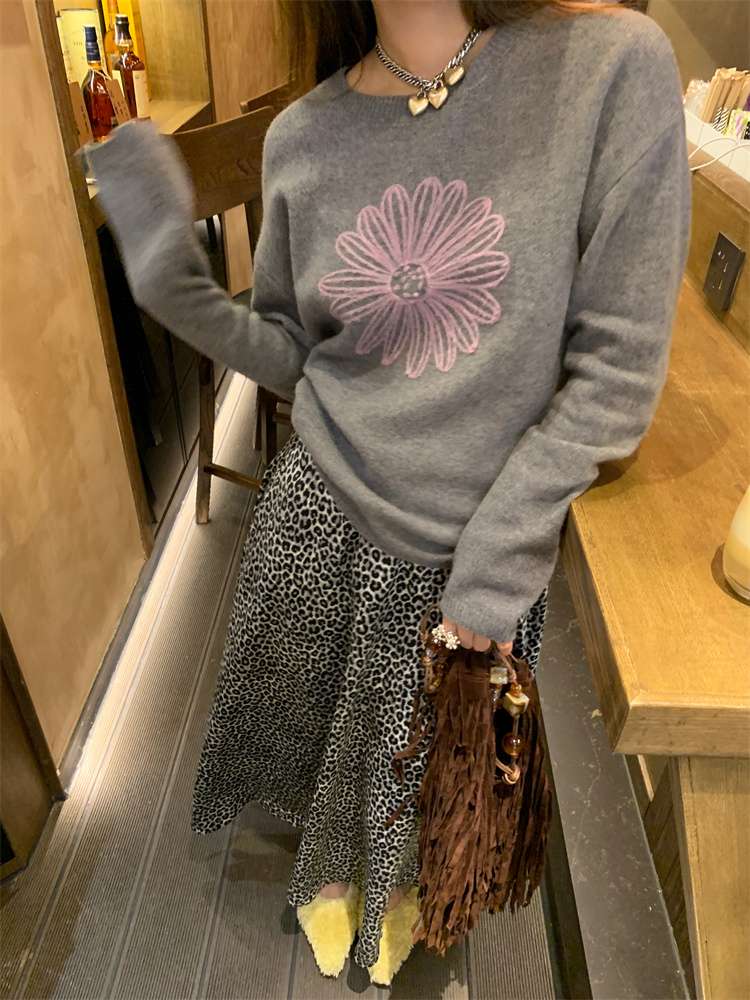 30代ファッション しなやかヒョウ柄マキシスカート