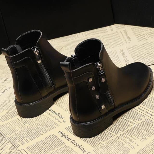 30代ファッション シューズ 上品シンプルなショートブーツ